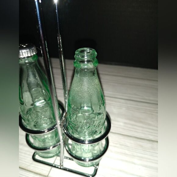 Vintage Glass Coca Cola Salt & Pepper Shakers Set With Metal Holder Made Taiwan - Picture 7 of 9
